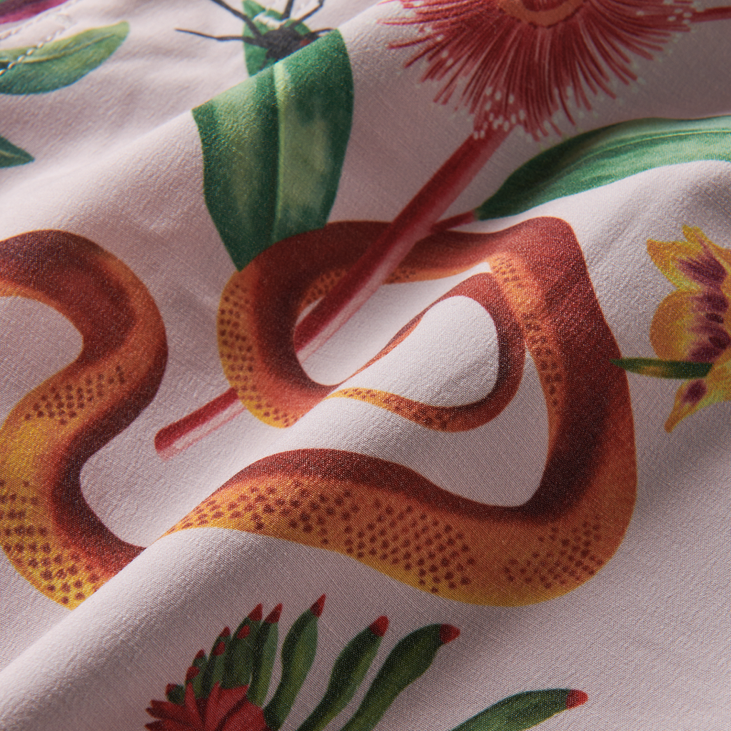 Vibrant pink patterned motif, embodying the adventurous spirit of Roark's outdoor lifestyle brand. Big Image - 11