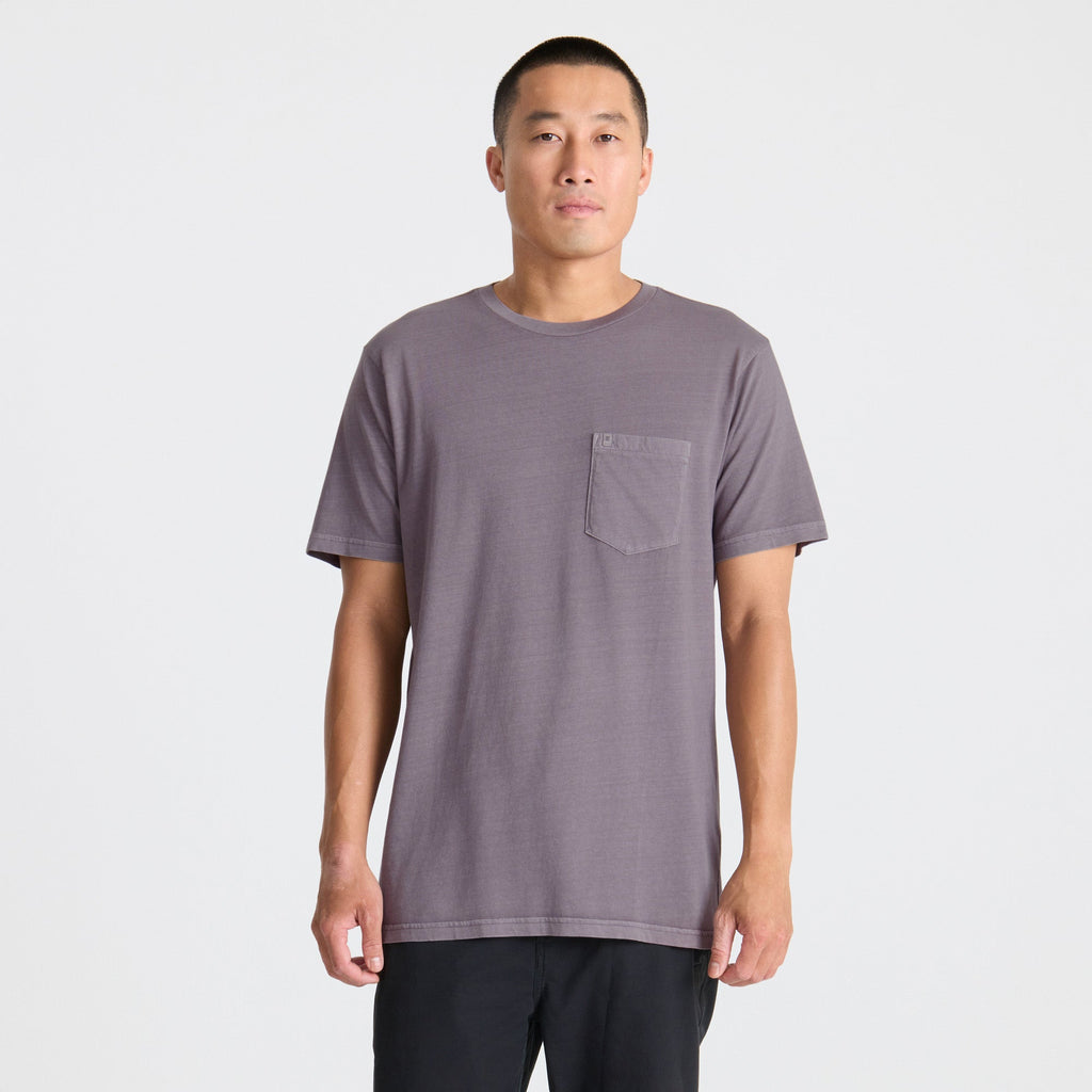Man wearing a gray t-shirt with a pocket on a white background Big Image - 3