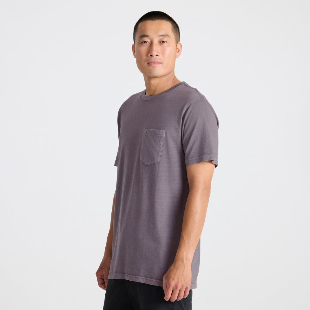 Man wearing a gray t-shirt on a white background Big Image - 4