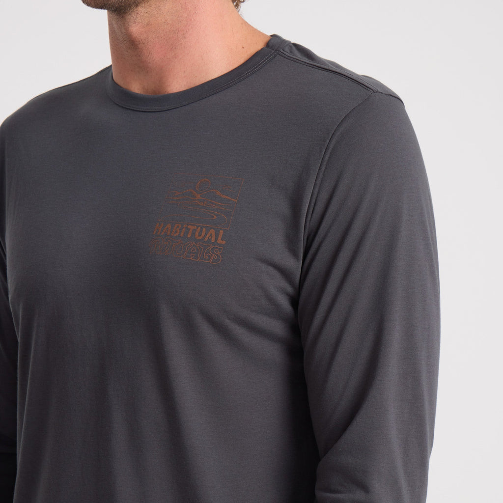 Active long-sleeved t-shirt with pocket by Roark, ideal for adventure and outdoor activities Big Image - 6