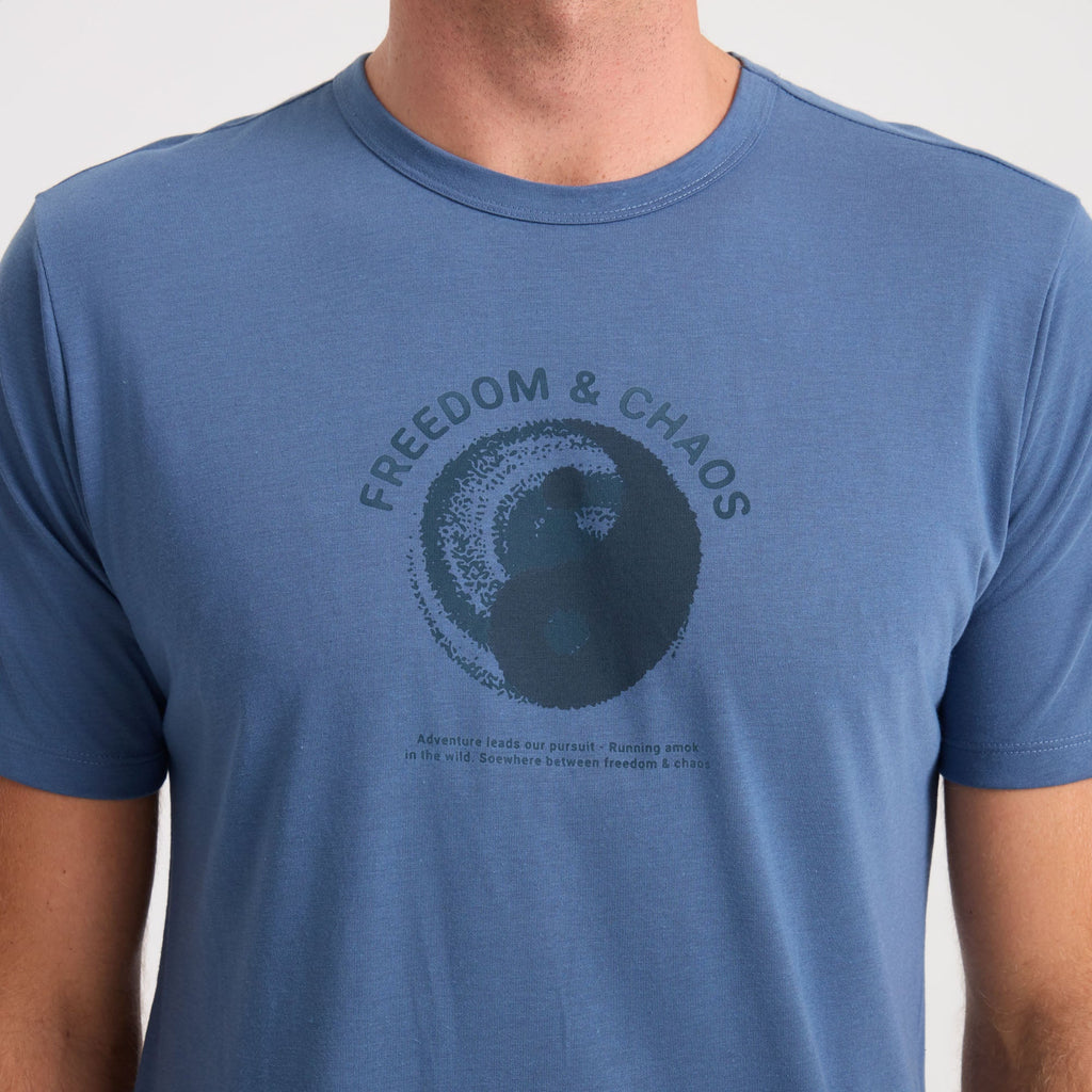 Active shirt featuring the Roark logo on the sleeve, ideal for adventure and travel. Big Image - 5