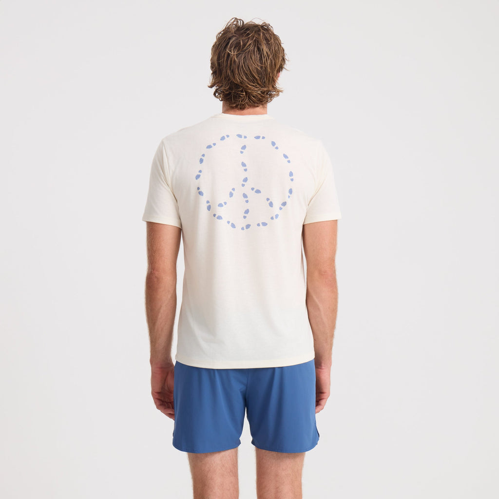 Active person preparing for an outdoor adventure, wearing a breathable shirt and versatile Bermuda shorts from Roark, ready for both comfort and action. Big Image - 4