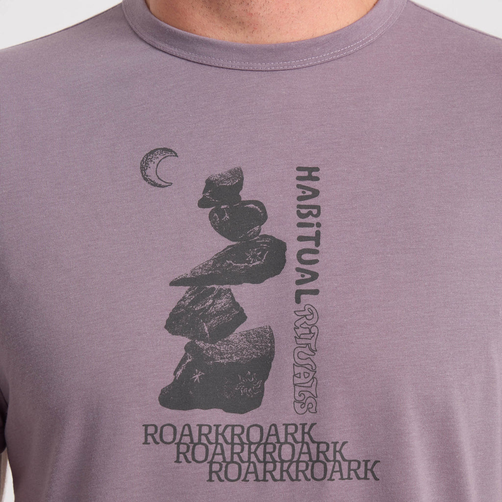 Man wearing Roark active shirt on an outdoor adventure Big Image - 5