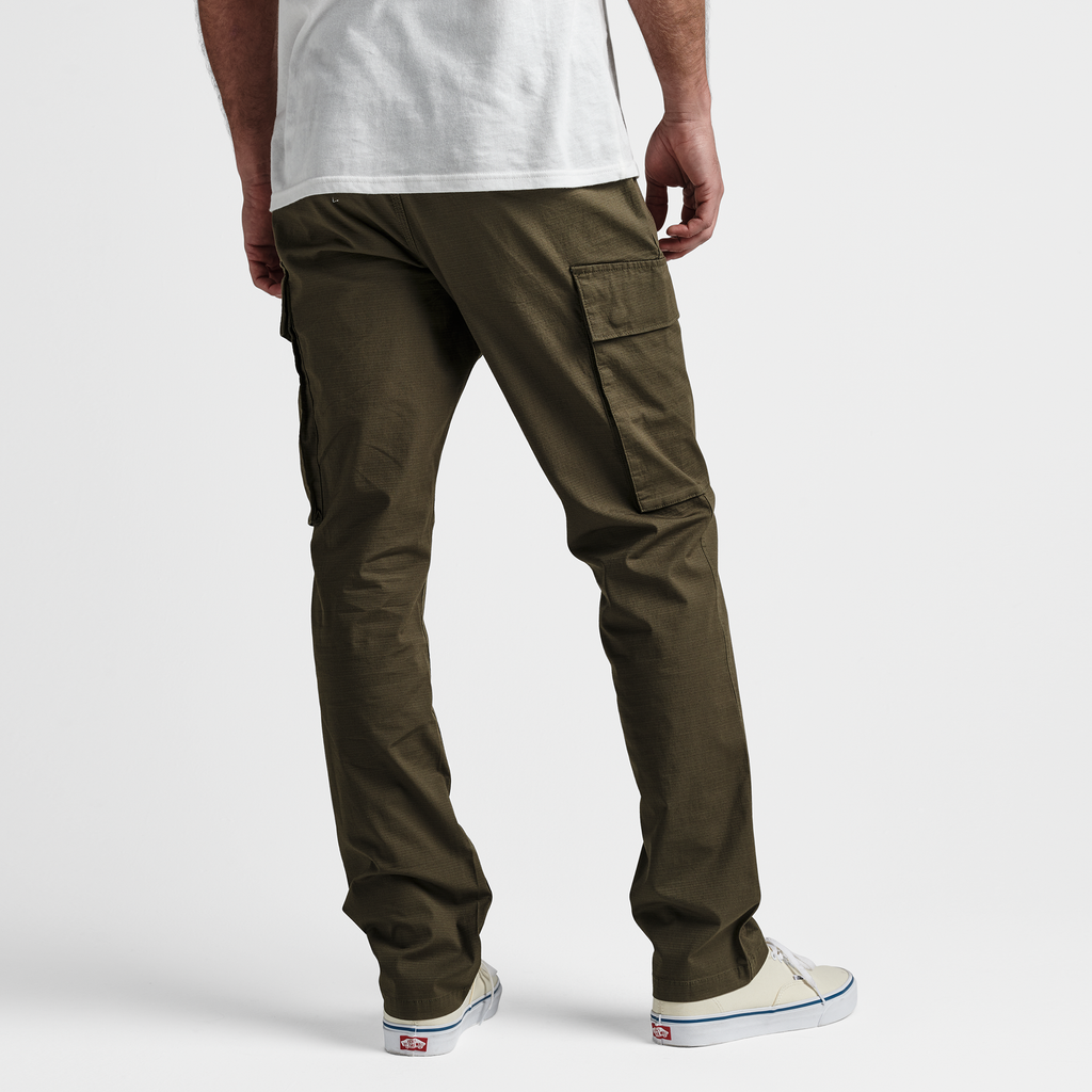 The model of Roark men's Campover Cargo Pants - Military Big Image - 5