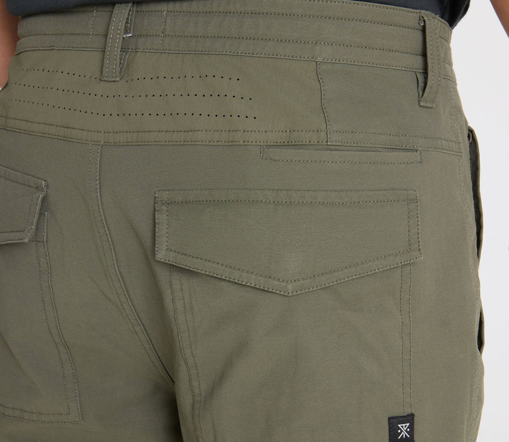 Roark RP328 MIL 1409 adventure gear displayed in an outdoor setting, enhancing the travel and exploration theme. Big Image - 9