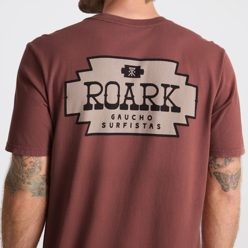 Dynamic Roark active shirt with a prominently displayed label, designed for adventure and travel. Big Image - 7