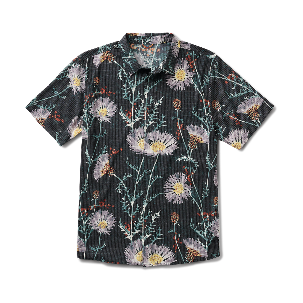 Detail shot showcasing the collar and button of a Roark adventure shirt, designed for durability and style in outdoor settings. Big Image - 1