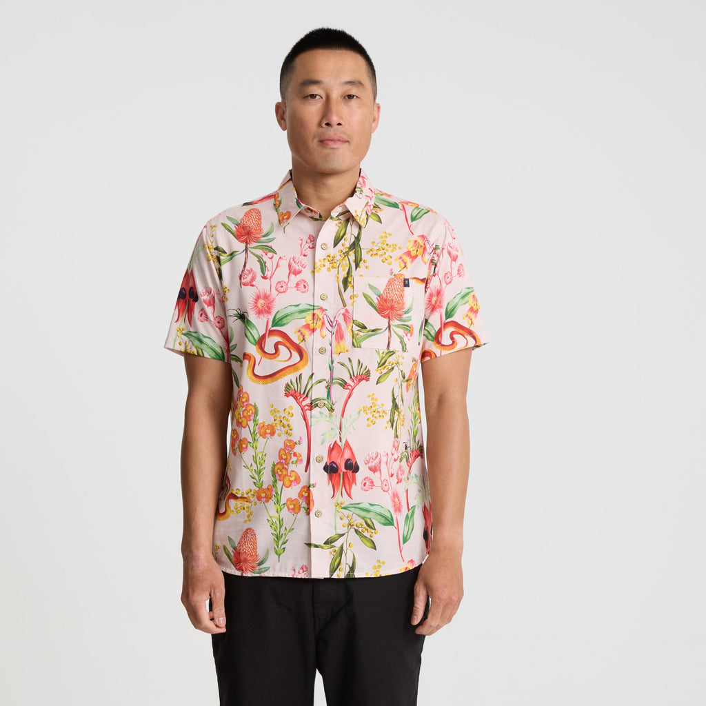 Close-up of a rugged collar detail on a Roark adventure gear, emphasizing durability and design for outdoor travel. Big Image - 8