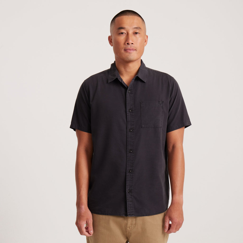 Front view of a black short-sleeve button-up shirt with a classic collar and chest pocket, perfect for casual wear. Big Image - 3