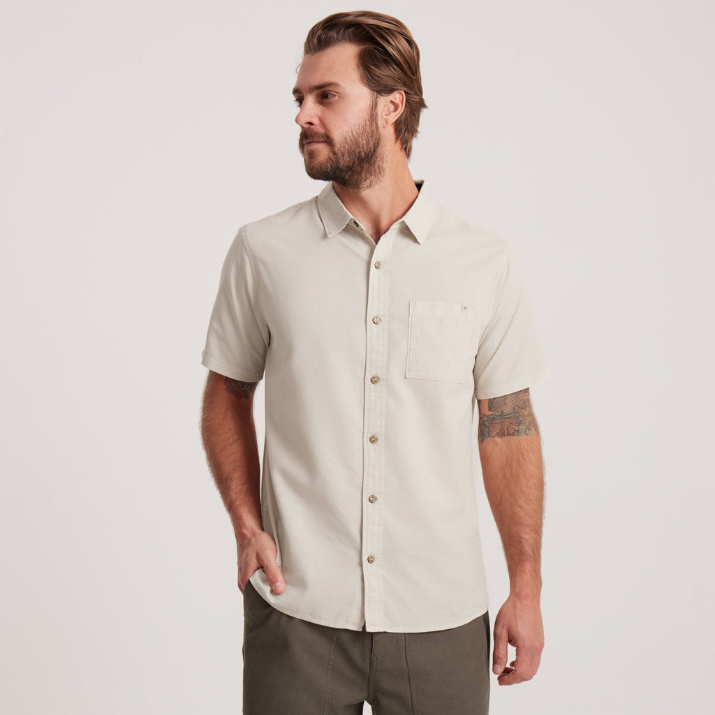 Front view of a men's off-white short-sleeve button-down shirt with a classic collar and chest pocket, a staple for any wardrobe. Big Image - 3