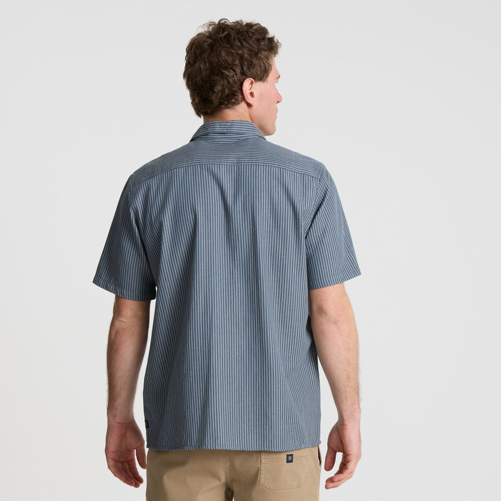 Adventure-ready Roark dress shirt with detailed collar and buttons, perfect for travel and outdoor activities Big Image - 7