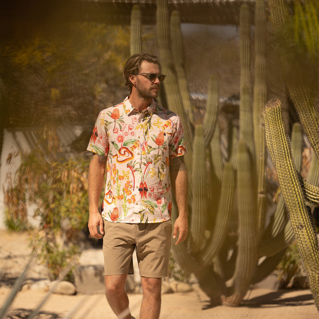 Stylish outdoor adventure outfit featuring a sun hat, collar, and rolled-up sleeves, perfect for Roark’s travel and adventure aesthetic. Big Image - 7