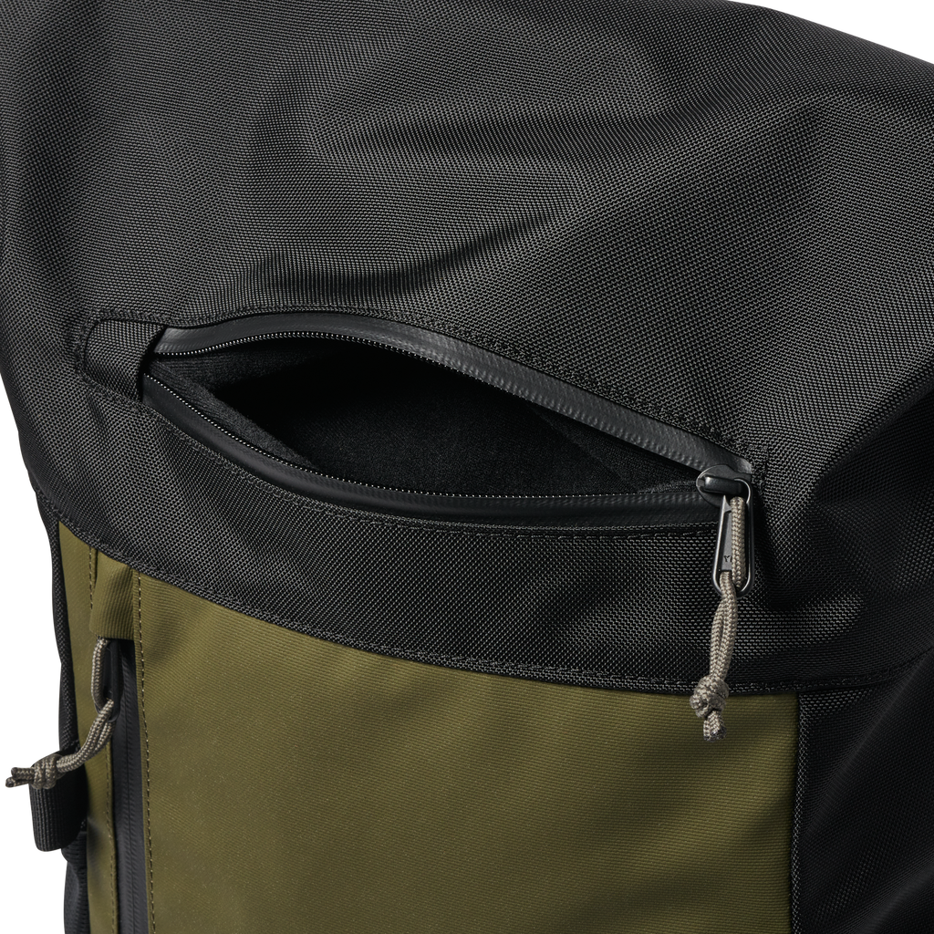 Roark's Passenger 2.0 Outdoor Bag in Black/Military. Big Image - 6