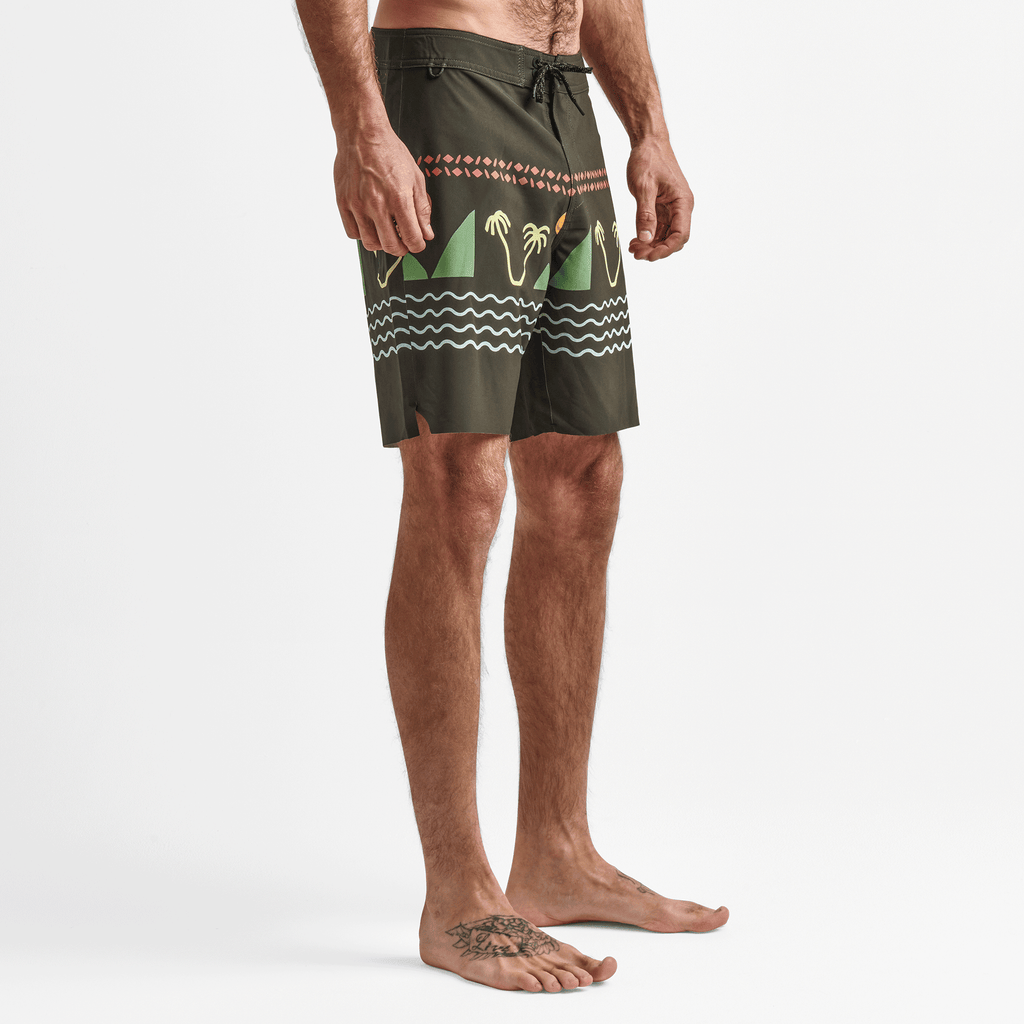 The on body view of Roark's The front of Roark's Passage Primo Boardshorts 18" - Island Time Dark Military Big Image - 4