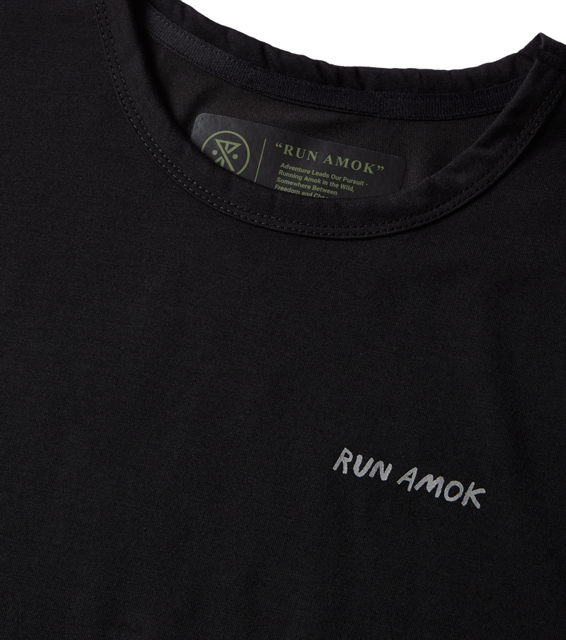 The collar of Run Amok's Mathis Core Tee - Black Big Image - 7