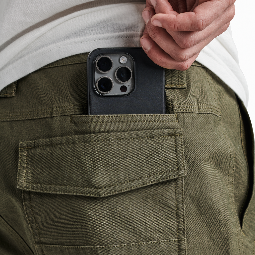 The model of Roark the mobile phone pocket men's Layover Utility Pants - Military Big Image - 7