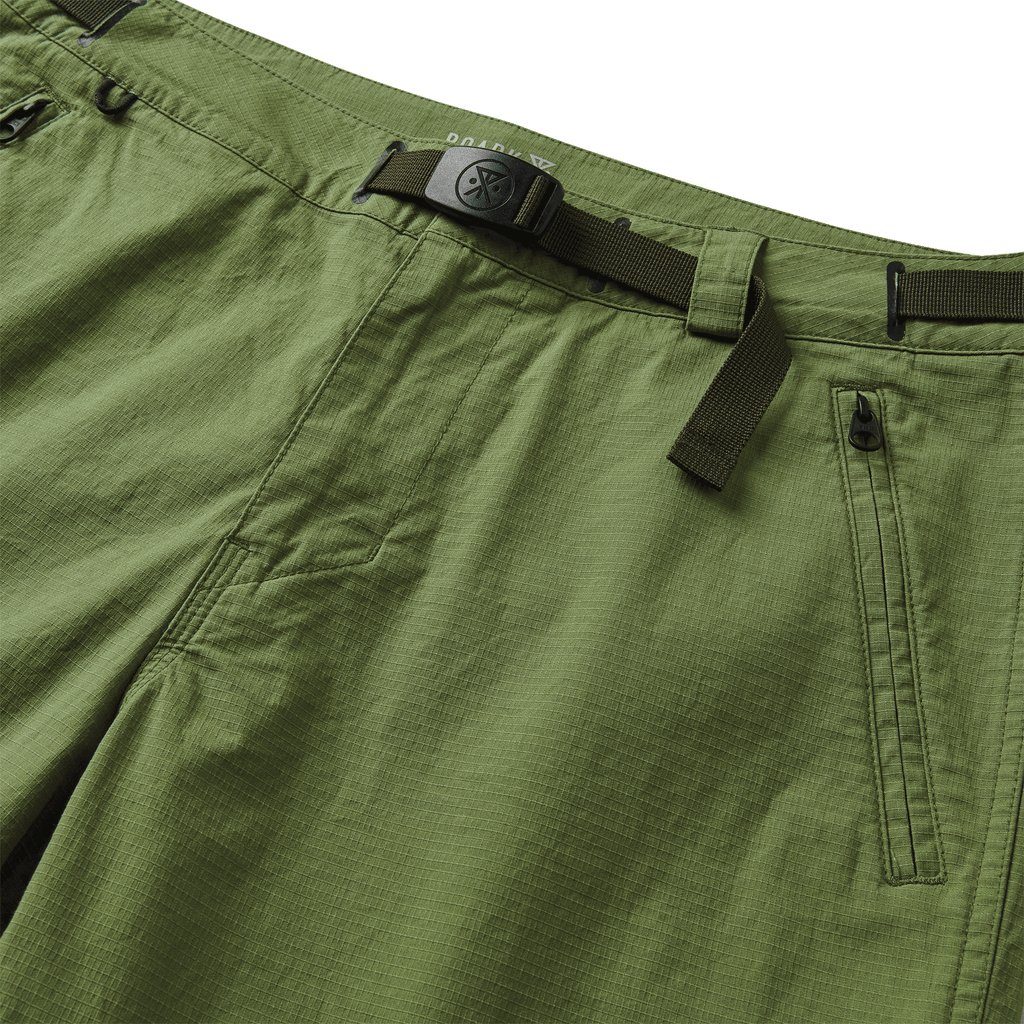 The front belt of Roark's Campover Shorts 17" - Jungle Green Big Image - 7