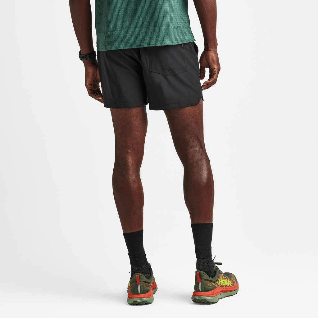 The model of Roark Run Amok's Serrano Shorts 5" - Black Big Image - 3