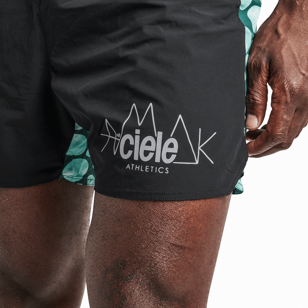 The on body view of Roark's Alta Shorts 5" - Ciele X Run Amok Black Big Image - 5