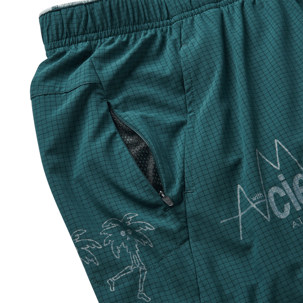 The pocket of Roark's Bommer Shorts 3.5" - Ciele X Run Amok Evergreen Big Image - 10