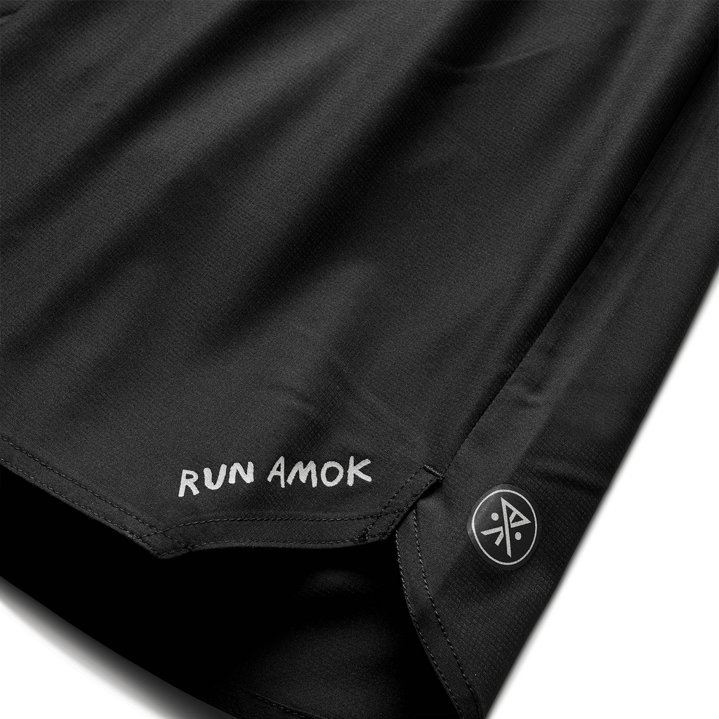The side of Roark Run Amok's Baja Shorts 7" - Black Big Image - 8