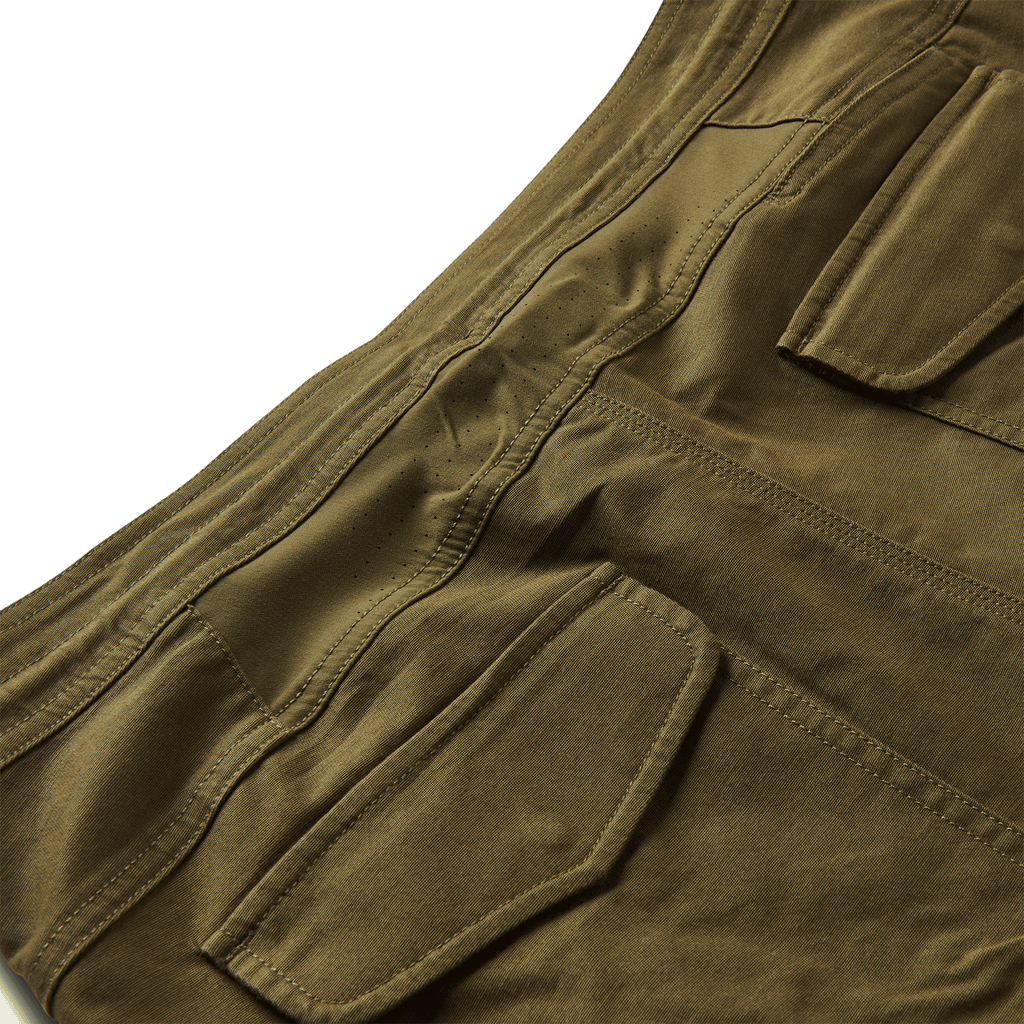 The materials, details, and designs of Roark men's Layover Traveler Shorts - Military Big Image - 10