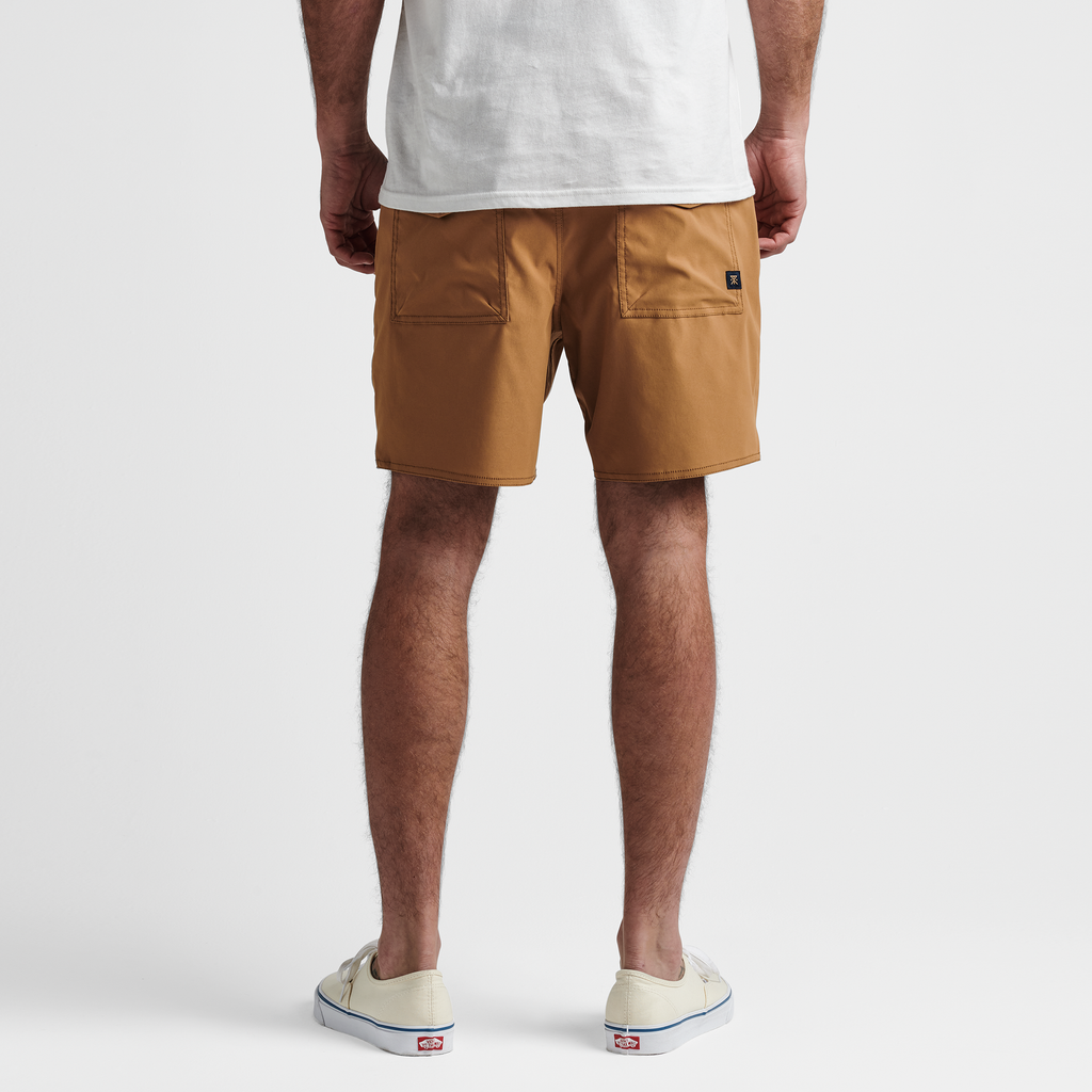 The model of Roark men's Layover Trail Shorts - Pignoli Big Image - 4