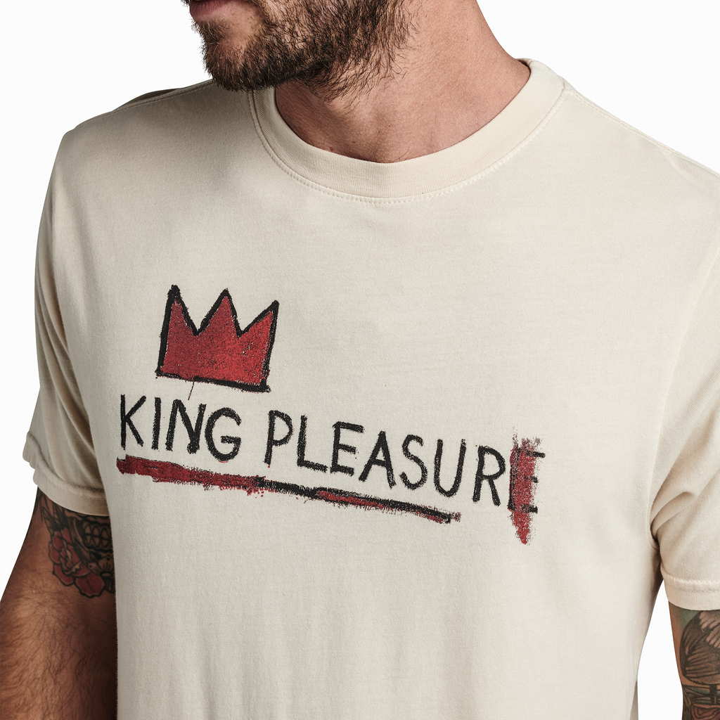 The model of Roark men's Basquiat King Premium Tee - Fog Big Image - 4
