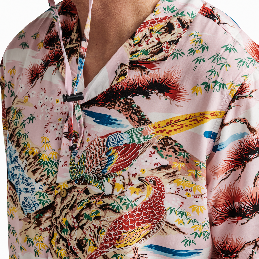 The model of Roark men's Gonzo Camp Collar Shirt - Aloha From Japan Pink Cherry Blossom Big Image - 5