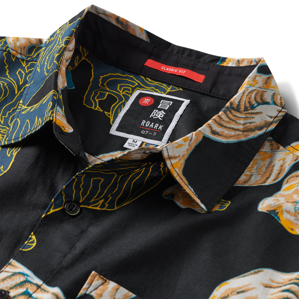 The collar of Roark men's Journey Shirt - Aloha From Japan Black Shadow Tiger Big Image - 7