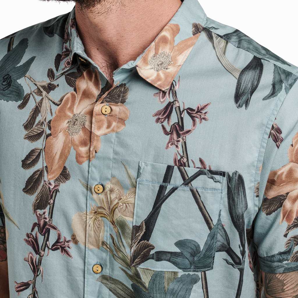 The model of Roark men's Journey Shirt - Dusty Blue Far East Flora Big Image - 5