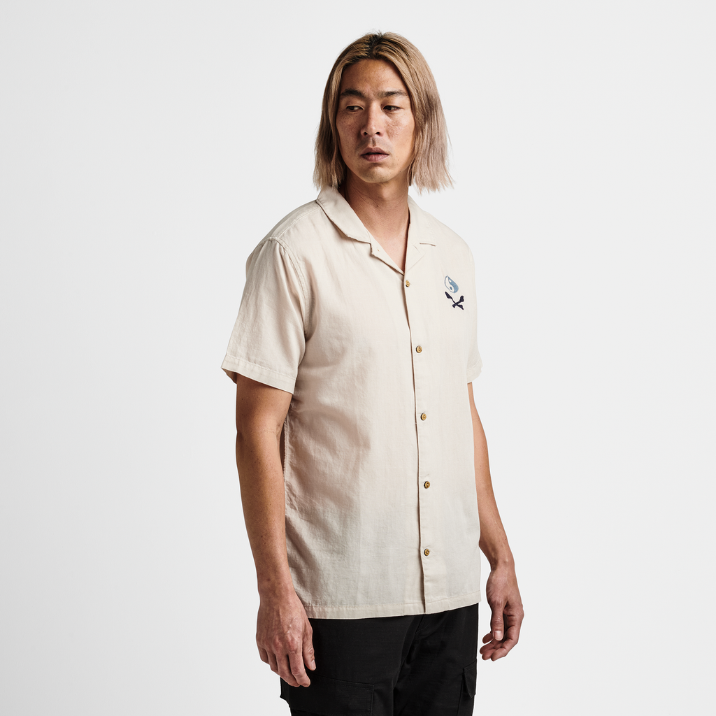 The model of Roark men's Gonzo Camp Collar Shirt - Bone Kampai Big Image - 4